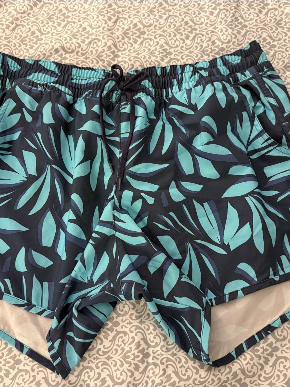 Columbia Women’s Large Tropical Leaf Athletic Shorts Navy Aqua